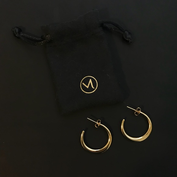 💙SOLD💙 Mejuri Editor Gold Hoops - Picture 4 of 4